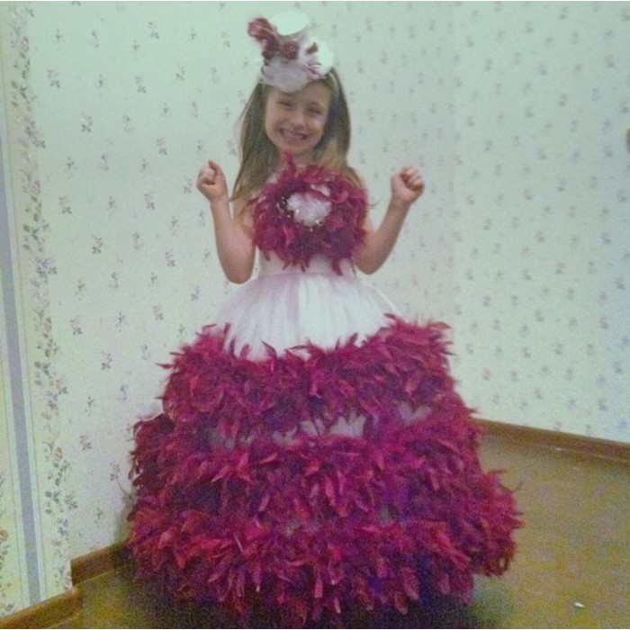 Luxury WOW Dress with Feather Boa & Train